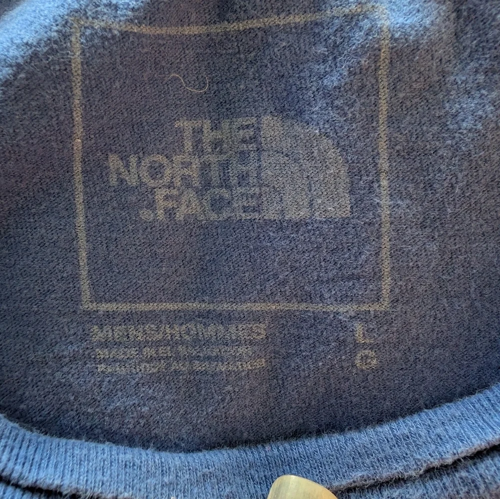Men's North face Graphic Tshirt sz L‎ Blue